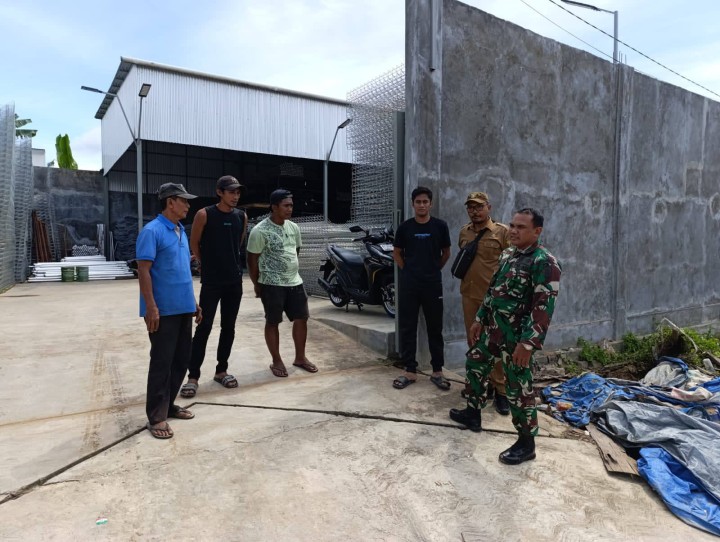 Giat, Senin 28 April 2025 Melaksanakan apel Senin pagi di kelurahan sempaja barat dipimpin oleh Kasi Tapem, Menghadiri Bimtek PMT bagi balita dan bumil yang bermasalah pada gizi/kurang gizi di Ruang pertemuan UPTD Puskesmas Sempaja dihadiri Kasi Ekbang & Melaksanakan dan langsung menanggapi pengaduan warga tentang aktivitas gudang di Jl. AW. Syahrani 4 Blok JB RT 01 dihadiri Kasi Tapem beserta staf dan Babinsa.