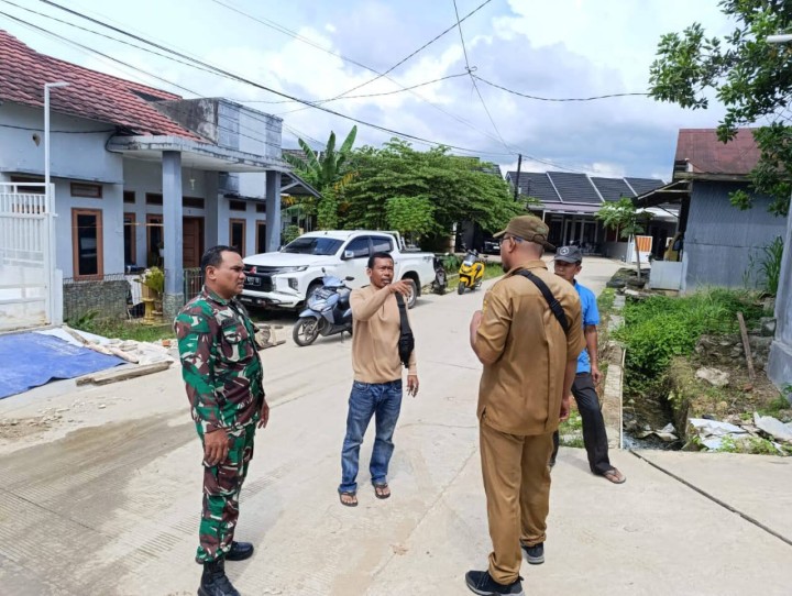 Giat, Senin 28 April 2025 Melaksanakan apel Senin pagi di kelurahan sempaja barat dipimpin oleh Kasi Tapem, Menghadiri Bimtek PMT bagi balita dan bumil yang bermasalah pada gizi/kurang gizi di Ruang pertemuan UPTD Puskesmas Sempaja dihadiri Kasi Ekbang & Melaksanakan dan langsung menanggapi pengaduan warga tentang aktivitas gudang di Jl. AW. Syahrani 4 Blok JB RT 01 dihadiri Kasi Tapem beserta staf dan Babinsa.