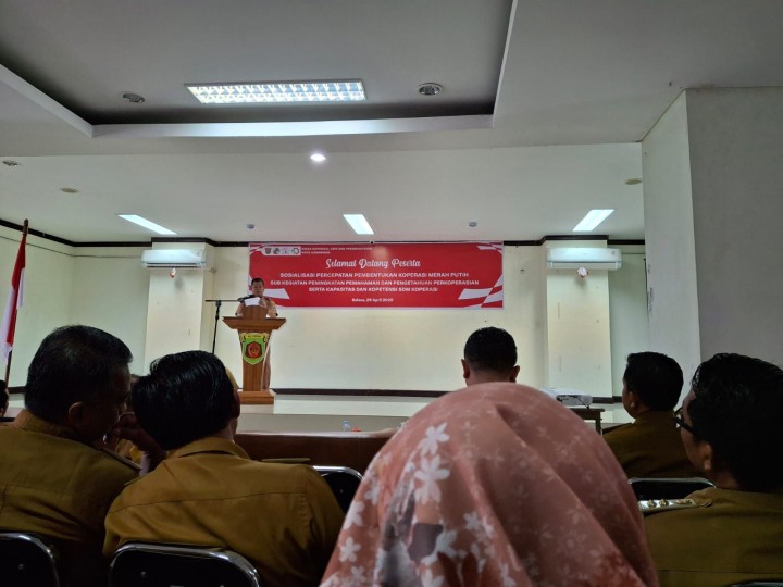 Giat, Selasa 29 April 2025 Menghadiri Sosialisasi pembentukan Koperasi Merah Putih di Aula Kantor Graha Ruhui Rahayu Lt 2 Dinas Koperasi dihadiri Kasi Ekbang.