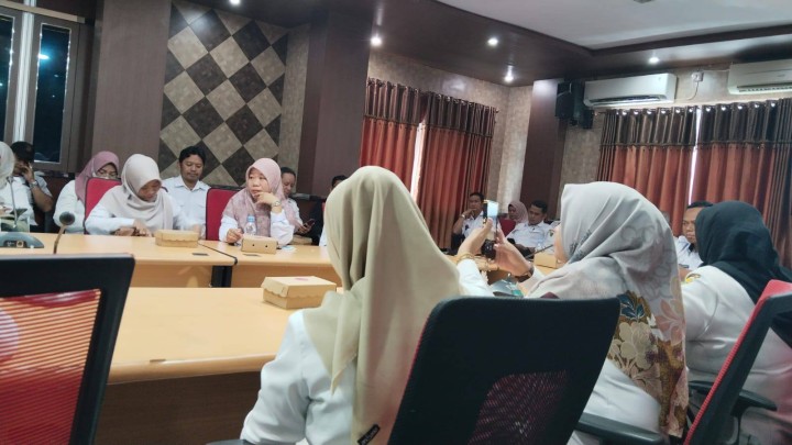Giat Rabu, 30 April 2025 Menghadiri Rapat Koordinasi Perencanaan Kegiatan Probebaya Kelurahan di Ruang Rapat Klinik Perencanaan (Gedung A) BAPPERIDA Kota Samarinda Lt 2 dihadiri Kasi Ekbang dan Staf Kasi Kesra.