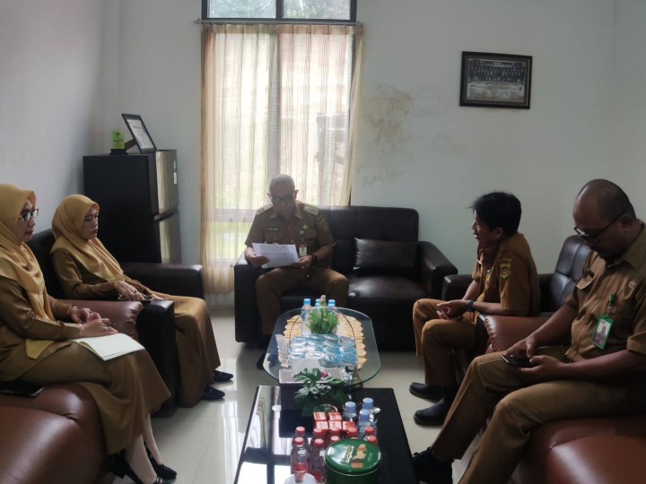 Giat, Senin 05 Mei 2025  Melaksanakan apel Senin pagi di kelurahan sempaja barat dipimpin oleh Kasi Kesra & Dilanjutkan Rapat Koordinasi dengan Seklur dan seluruh Kasi dipimpin Lurah.