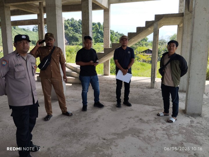 iat, Selasa 06 Mei 2025 Pengecekan tanah haji badri  Jln aw Syaharani gang walet rt 02 dihadiri Kasi Tapem beserta staf dan Bhabinkamtibmas.