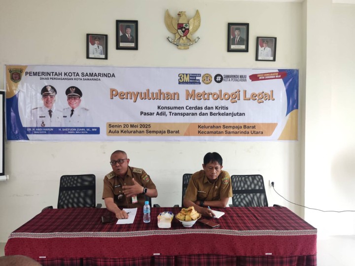 Giat pagi, Selasa 20 Mei 2025 Menindaklanjuti Rapat Koordinasi dengan Wali Kota Samarinda Lurah memimpin rapat di Aula Kantor Kelurahan Sempaja Barat dihadiri sekretaris seluruh Kasi dan Staf Kelurahan.