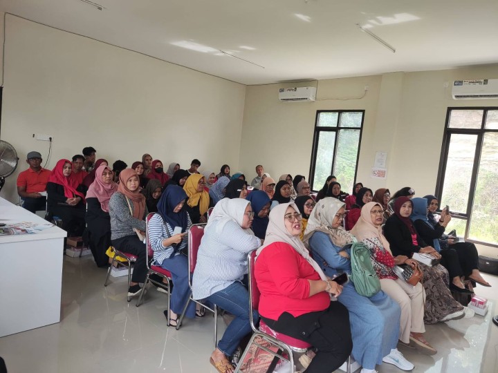 Giat siang, Selasa 20 Mei 2025 Melaksanakan Penyuluhan Metrologi Legal sebagai Narasumber Kantor Dinas Perdagangan dengan mengundang Pelaku Usaha dan warga Sempaja Barat di Aula Kantor Kelurahan Sempaja Barat.