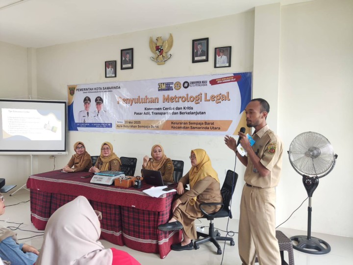 Giat siang, Selasa 20 Mei 2025 Melaksanakan Penyuluhan Metrologi Legal sebagai Narasumber Kantor Dinas Perdagangan dengan mengundang Pelaku Usaha dan warga Sempaja Barat di Aula Kantor Kelurahan Sempaja Barat.