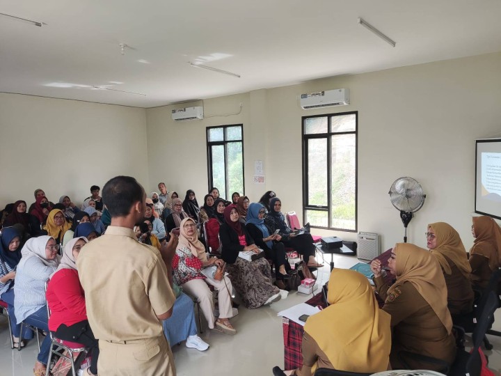 Giat siang, Selasa 20 Mei 2025 Melaksanakan Penyuluhan Metrologi Legal sebagai Narasumber Kantor Dinas Perdagangan dengan mengundang Pelaku Usaha dan warga Sempaja Barat di Aula Kantor Kelurahan Sempaja Barat.