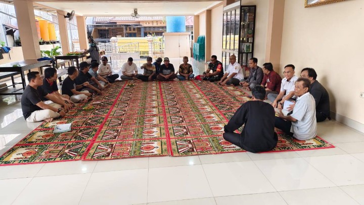Giat, Rabu 21 Mei 2025 Menghadiri Rapat Sosialisasi dalam Sistem Penerimaan Murid Baru (SPMB) di Ruang pertemuan 1 SMA Negeri 16 Samarinda dihadiri Sekretaris,  Menghadiri Sosialisasi Rembuk dalam Pengerjaan dan Perbaikan Drainase atau Parit di Jalan AW. Syaharani GG 4 RT 01 dan RT 02 di Aula Masjid Al-Muhajirin dihadiri Kasi Tapem beserta staf Ketua RT, Babinsa, Perwakilan PU Perencanaan dan Pihak Konsultan & Menghadiri Rapat Loka Karya Mini Lintas Sektor Triwulanan ke 2 di Aula Kecamatan Samarinda Utara dihadiri Kasi Kesra.