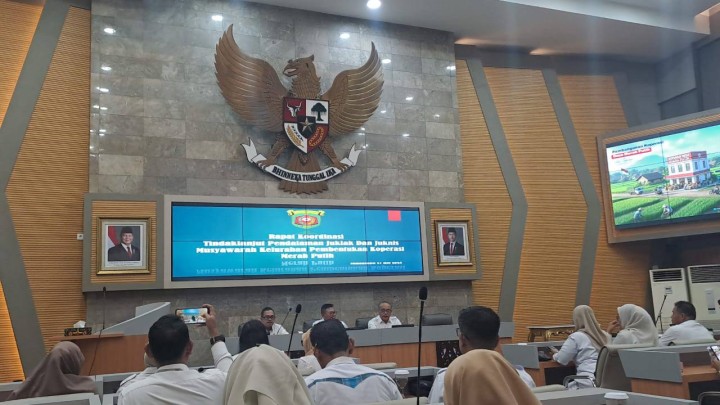 iat, Rabu 21 Mei 2025 Menghadiri Rapat Koordinasi Tindaklanjut Pendalaman Juklak dan Juknis Musyawarah Kelurahan Pembentukan Koperasi Merah Putih di Ruang Rapat Mangkupelas Lt 2 dihadiri Lurah, Menghadiri Rapat Sosialisasi Pajak Daerah dan Optimalisasi Penerimaan Pajak Daerah Tahun 2025 di Aula Kantor Kecamatan Sungai Pinang dihadiri Staf Tapem & Menghadiri Rapat Sosialisasi Pengenalan Sistem informasi layanan arsip (SILAYAR) di Ruang Rapat balaikota Lt 3 dihadiri staf.