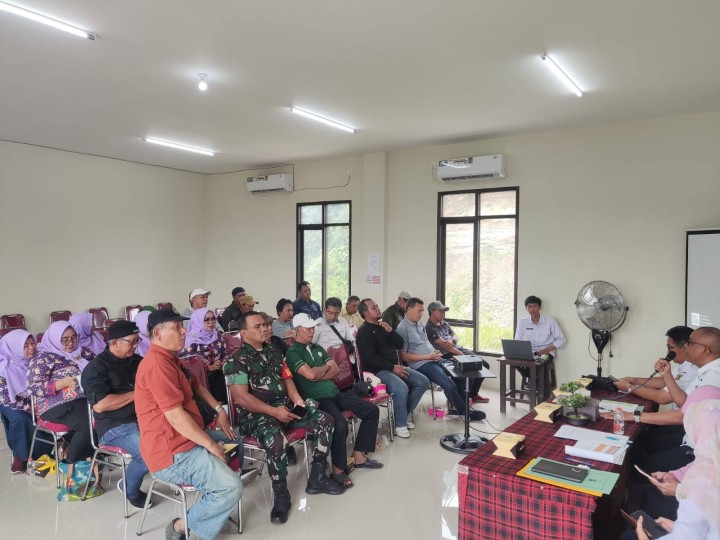 Giat siang, Rabu 21 Mei 2025 Melaksanakan Rapat Musyawarah Pembentukan Koperasi Merah Putih Kelurahan di Aula Kantor Kelurahan Sempaja Barat dihadiri Lurah, Kasi Ekbang Kelurahan, Kasi Kesra dan  Perwakilan Dinas Koperasi, Kasi Ekbang kecamatan, Seluruh Ketua RT, perwakilan TP PKK Kelurahan beserta anggota, Babinsa dan perwakilan warga Sempaja Barat.