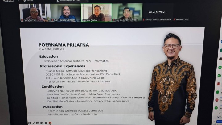 Giat pagi, Jum'at 23 Mei 2025 Mengikuti Zoom Meeting Sharing ASN dan NON ASN Completely Upgrade Elevating Public Service Soft Skill Esensial bagi Aparatur Sipil Negara Modern di ikuti oleh Lurah.