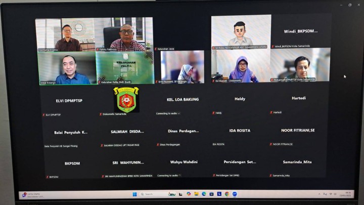 Giat pagi, Jum'at 23 Mei 2025 Mengikuti Zoom Meeting Sharing ASN dan NON ASN Completely Upgrade Elevating Public Service Soft Skill Esensial bagi Aparatur Sipil Negara Modern di ikuti oleh Lurah.