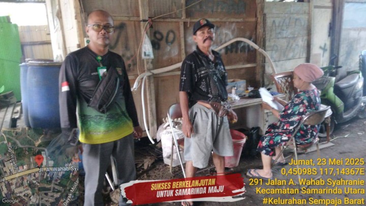 Giat siang, Jum'at 23 Mei 2025 Mengedarkan Sosialisasi edaran walikota samarinda tentang penertiban pedagang hewan kurban di wilayah kelurahan sempaja barat dihadiri Kasi Tapem beserta staf.