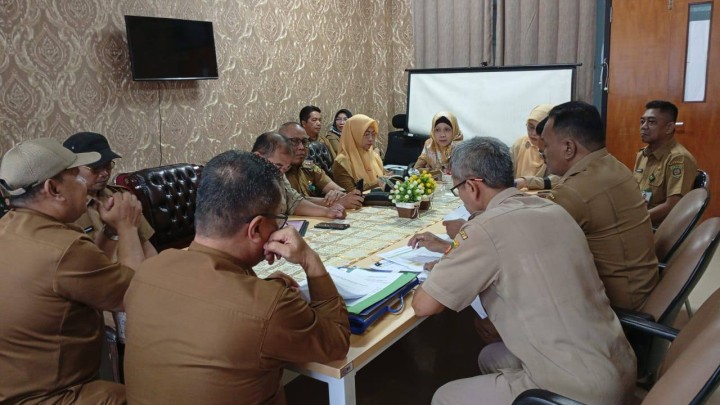 iat, Selasa 03 Juni 2025 Menghadiri Rapat Koordinasi dengan PLT Camat Samarinda Utara di Ruang Camat Samarinda Utara dihadiri Lurah.