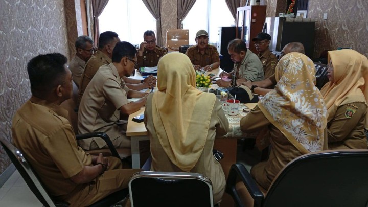 iat, Selasa 03 Juni 2025 Menghadiri Rapat Koordinasi dengan PLT Camat Samarinda Utara di Ruang Camat Samarinda Utara dihadiri Lurah.