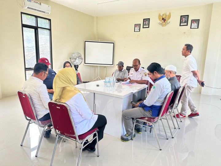 Giat siang, Rabu 04 Juni 2025 Mengadakan Mediasi Permasalahan Lahan yang terletak di Jl AW Syahrani GG Jambu Citra RT 02 di Aula Kantor Kelurahan Sempaja Barat dihadiri Perwakilan Kecamatan Samarinda Utara, Ketua RT 02 kedua belah pihak pemilik tanah yang dipimpin oleh Kasi Tapem beserta staf.