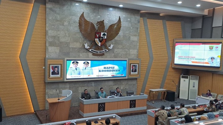 Giat, Kamis 05 Juni 2025 Menghadiri Rapat Koordinasi di Ruang Mangkupelas Lt 2 dihadiri Lurah.