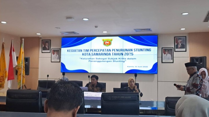 Giat, Kamis 12 Juni 2025 Menghadiri Rapat Koordinasi TPPS dalam rangka penurunan Stunting di Kota Samarinda sebagai Subjek Kritis dalam rangka Penanggulangan Stunting di Ruang Rapat Lt. 5 DPMPTSP Kota Samarinda dihadiri Lurah & Menghadiri Rapat Focus Group Discussion (FGD) Capaian Skore Pola Pangan Harapan (Skore PPH) di Hayyu Coffe & Bakery dihadiri Kasi Ekbang.