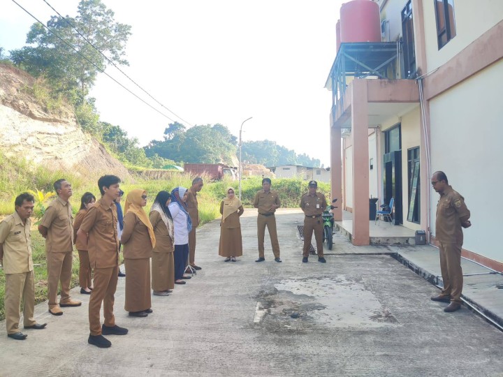 Giat pagi, Senin 16 Juni 2025 Melaksanakan apel Senin pagi di kelurahan sempaja barat dipimpin oleh Kasi Tapem.