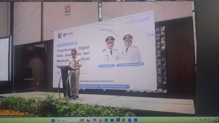 Giat siang, Senin 16 Juni 2025 Menghadiri Rapat Sosialisasi Pengunaan Tanda Tangan Elektronik (TTE) Wali Kota, Wakil Walikota dan Sekretaris Daerah Pada Naskah Dinas di Ruang Arutala Ballroom Bapperida Kota Samarinda dihadiri Sekretaris Lurah  & Mengikuti Zoom Meeting Paparan Proges Transformasi Digital Kota Samarinda & Workshop Artifical Intelligence ( AI) dipimpin langsung oleh bapak Andi Harun Wali Kota Samarinda diikuti Lurah.
