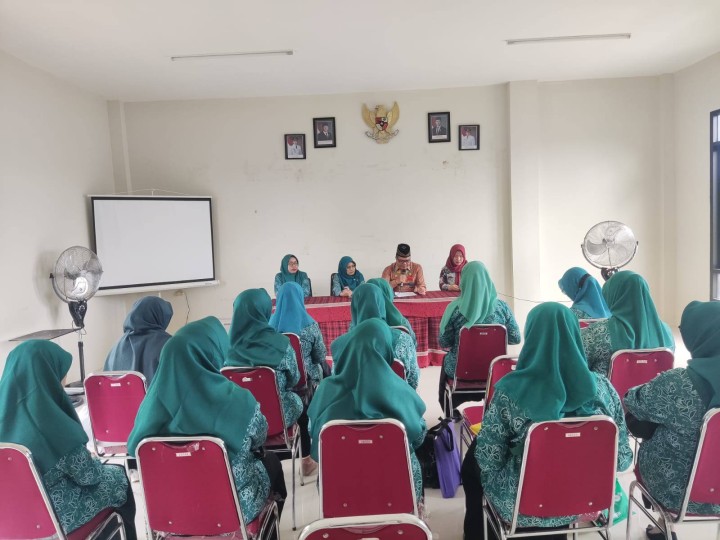Giat pagi, Kamis 19 Juni 2025 Monitoring dari PKK Kecamatan Samarinda Utara kepada seluruh Pokja di Kelurahan Sempaja Barat di pimpin Rapat oleh Sekretaris Camat beserta ibu PKK Kecamatan Samarinda Utara di Aula Kantor Kelurahan Sempaja Barat dihadiri Ketua TP PKK Kelurahan Sempaja Barat dan seluruh Ketua Pokja Kelurahan.