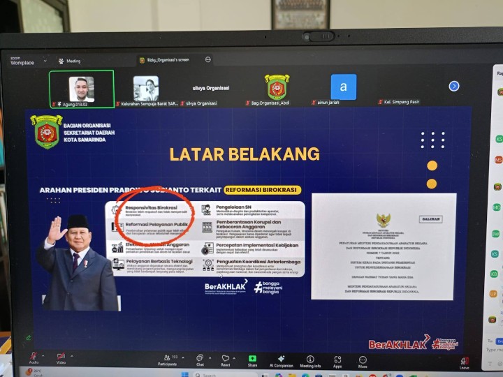 Giat pagi, Senin 23 Juni 2025 Mengikuti Zoom Meeting Rapat Evaluasi SKM & Sosialisasi Implementasi Sistem Kerja pada perangkat Daerah di ikuti oleh Seklur.