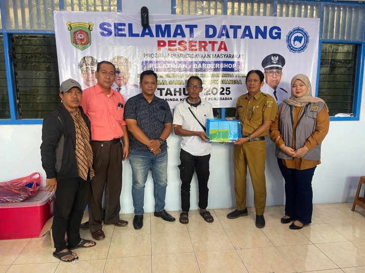 Giat pagi, Selasa 24 Juni 2025 Menghadiri Rapat Pengendalian Pelaksanaan Probebaya Triwulan 2 tahun 2025 di Ruang Rapat Klinik Perencanaan Bapperida Kota Samarinda dihadiri Kasi Ekbang dan Kasi Kesra & Menghadiri Pembukaan Probebaya Tahun 2025 Program Pemberdayaan Masyarakat pada Pelatihan Barbeshop di Kampus Ghanesa College dihadiri Seklur.