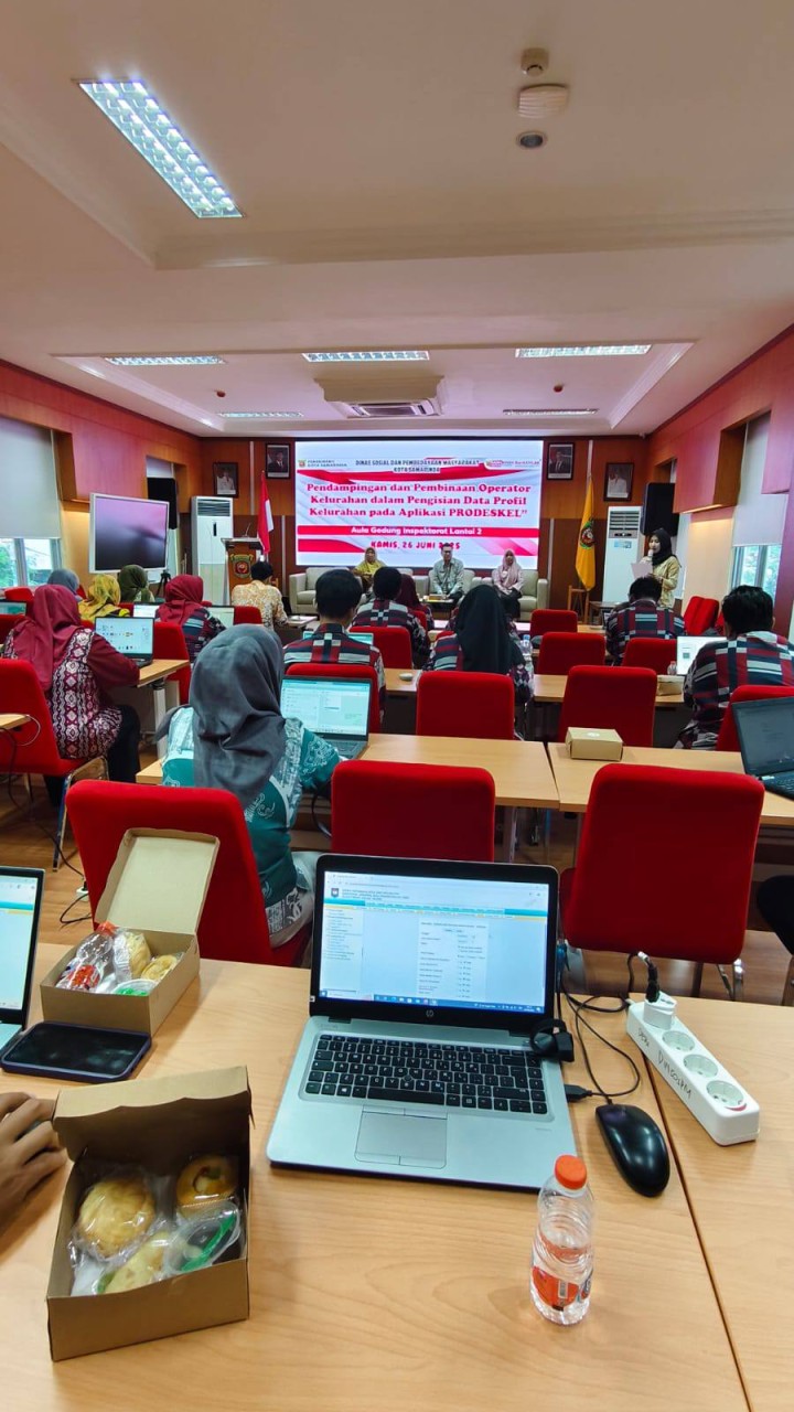 Giat, Kamis 26 Juni 2025 Menghadiri Rapat Pendampingan dan pembinaan operator kelurahan dalam pengisian data profil kelurahan pada aplikasi Prodeskel di Aula Inspektorat Daerah dihadiri Staf Ekbang.