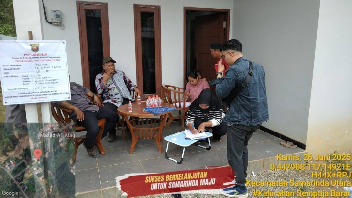 Giat siang, Kamis 26 Juni 2025 Peninjauan lahan dan bangunan permohonan IMTN di AWS 4 Blok.W RT 01 dihadiri perwakilan Staf Kasi Tapem Kecamatan, Kasi Tapem Kelurahan beserta staf dan Ketua RT 01.
