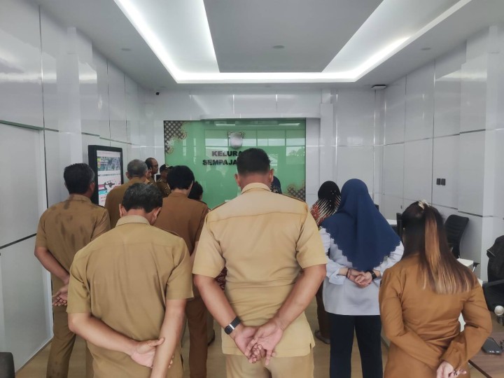 Giat, Senin 30 Juni 2025 Melaksanakan apel Senin pagi di kelurahan sempaja barat dipimpin oleh Kasi Ekbang & Menghadiri Rapat Pemetaan wilayah rawan gangguan ketentraman, ketertiban umum dan perlindungan masyarakat (Trantibumlinmas) di Kota Samarinda di kantor Bapperida Kota Samarinda Gedung Arutala Ballroom Lt 4 dihadiri Kasi Tapem.