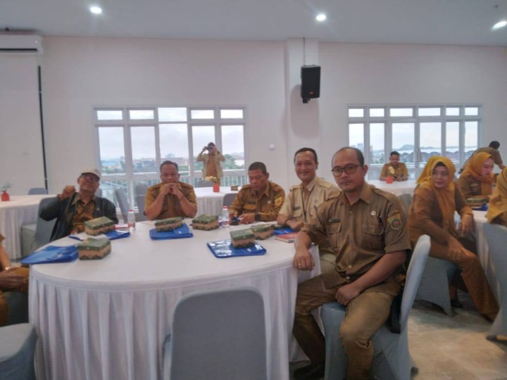 Giat, Senin 30 Juni 2025 Melaksanakan apel Senin pagi di kelurahan sempaja barat dipimpin oleh Kasi Ekbang & Menghadiri Rapat Pemetaan wilayah rawan gangguan ketentraman, ketertiban umum dan perlindungan masyarakat (Trantibumlinmas) di Kota Samarinda di kantor Bapperida Kota Samarinda Gedung Arutala Ballroom Lt 4 dihadiri Kasi Tapem.