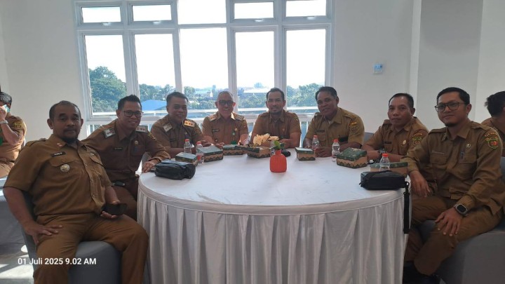 Giat, Selasa 01 Juli 2025  Menghadiri Sosialisasi survey pengukuran indeks pengetahuan terhadap isu kependududkan kota samarinda tahun 2025 di Yen's Delight Cafe n Resto dihadiri Kasi Kesra, Menghadiri Sosialisasi Innovative Government Award (IGA) oleh Badan Strategi Kebijakan Dalam Negeri (BSKDN) Kemendagri dan Pengumuman Penganugrahan Lomba Bambai Kota Samarinda 2025 di Gedung Arutala Lt 4 Bapperida Kota Samarinda dihadiri Lurah & Mengikuti Zoom Meeting dengan Tema " Sosialisasi Pemanfaatan Aplikasi SIM Linmas diikuti Kasi Tapem.