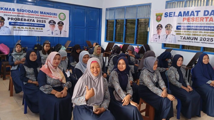 Giat siang, Selasa 01 Juli 2025 Menghadiri Penutupan Pelatihan Menjahit dan Barbeshop pada bidang Pemberdayaan Masyarakat Probebaya Tahun 2025 di Gedung APHO / Ghanesa Collage dihadiri Kasi Kesra.