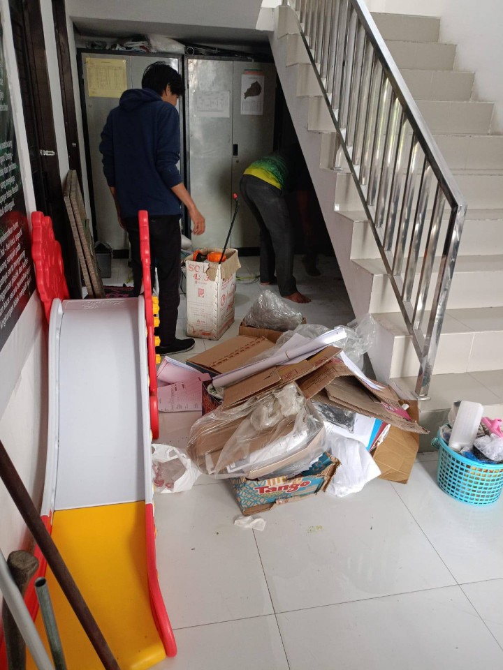 Giat pagi, Jum'at 04 Juli 2025 Melaksanakan kerja bakti dilingkungan kelurahan sempaja barat diikuti oleh seluruh staf kantor kelurahan sempaja barat.