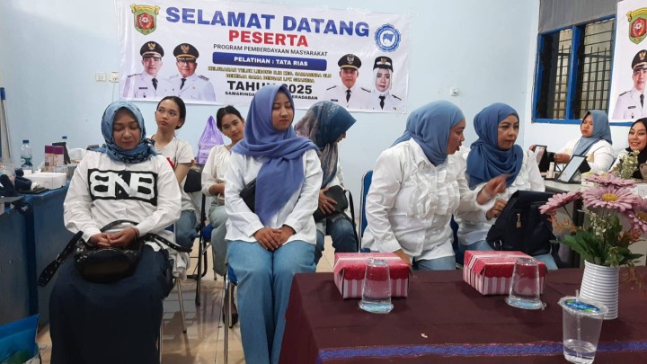 Giat, Rabu 09 Juli 2025 Menghadiri Penutupan Pelatihan Tata Rias Kegiatan Probebaya Bidang Pemberdayaan Masyarakat Tahun 2025 Kerjasama LPK Ganesha dan Pokmas Kelurahan Sempaja Barat dihadiri Kasi Kesra &  Menghadiri Rapat Evaluasi Penatausahaan Probebaya 2024 serta Implementasi Probebaya Tahun 2025 dan Coaching Clinic Penatausahaan serta Mekanisme Pemotongan dan Pemotongan Pajak didalam kegiatan Probebaya 2025 dihadiri Bendahara Kelurahan dan pembantu Bendahara Kegiatan Probebaya.