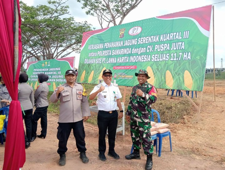 Giat siang, Rabu 09 Juli 2025 Mengikuti Zoom Meeting dengan Rapat Paripurna DPRD Kota Samarinda Masa Persidangan II tahun 2025 dengan agenda : Persetujuan bersama antara Wali Kota Samarinda dengan DPRD Kota Samarinda terhadap Raperda tentang Pertanggungjawaban Pelaksanaan APBD Kota Samarinda Tahun anggaran 2024 dan Rencana Pembangunan Jangka Menengah Daerah (RPJMD) Kota Samarinda Tahun 2025-2029 di ikuti oleh Seklur & Menghadiri dalam rangka kegiatan Penanaman Jagung Serentak Kwartal III di Gapura Perumahan Puspa Juwita Jl. Samarinda-Bontang RT 02 Kelurahan Sungai Siring dihadiri oleh Lurah.
