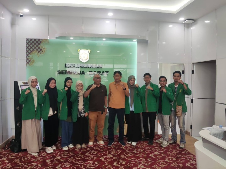 Giat, Jum'at 11 Juli 2025 Melakukan kerja bakti dilingkungan area kantor kelurahan sempaja barat pada parit belakang kantor diikuti oleh seluruh Staf laki-laki Kelurahan Sempaja Bara, Mendapatkan kunjungan dari dari UINSI Samarinda- Kampus II untuk melakukan PKL pada Kelurahan Sempaja Barat diterima oleh Lurah dan Seklur & Mengikuti Zoom Meeting dengan Rapat Koordinasi Rencana Gotong Royong di Pimpin Rapat Bapak Wakil Wali Kota Samarinda di Taman Cerdas dan sekitarnya diikuti oleh Lurah.