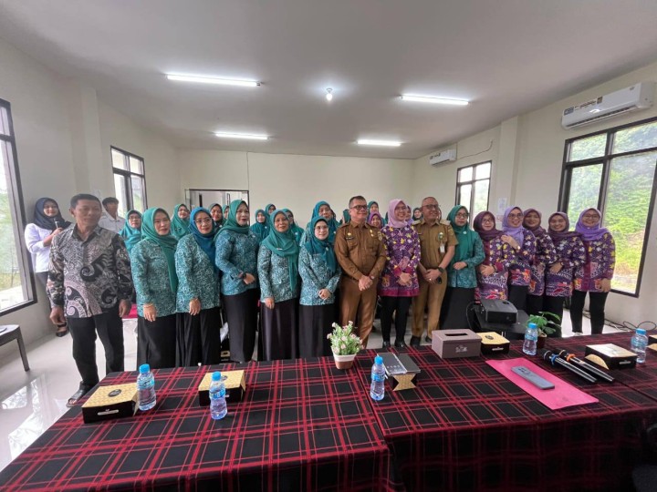 Giat, Selasa 15 Juli 2025 Melaksanakan Survei, Monitoring, Evaluasi & Pelaporan dari PKK Kota Samarinda di Aula Kantor Kelurahan Sempaja Barat dihadiri Sekretaris Camat, Ketua PKK Kecamatan Samarinda Utara beserta Sekretariat dan seluruh Pokja Kecamatan Lurah, Ketua PKK Kelurahan beserta Sekretariat dan seluruh Pokja Kelurahan.
