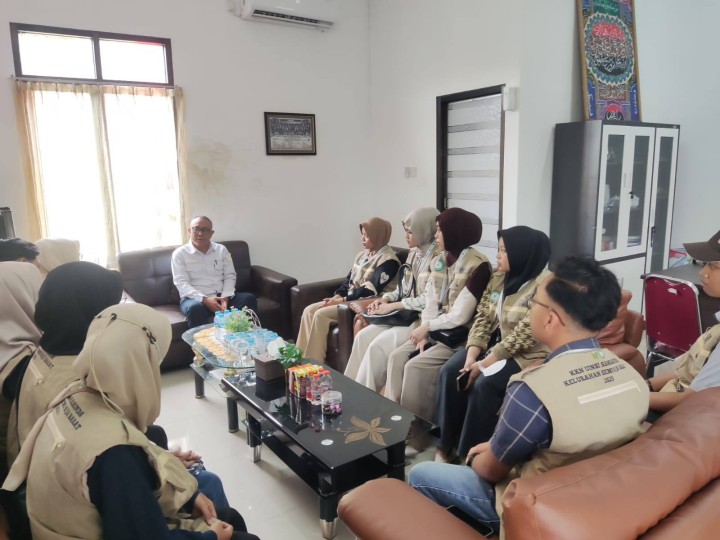 Giat, Rabu 16 Juli 2025 Mendapatkan kunjungan dari UINSI Samarinda- Kampus II dengan Dosen Pembimbing untuk melaksanakan KKN di Kelurahan Sempaja Barat diterima oleh Lurah.