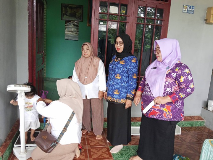 Giat pagi, Kamis 17 Juli 2025 Monitoring kegiatan rutin Posyandu Al-Hidayah (Balita) Jalan KH Wahid Hasyim GG Lorong Abadi RT 12 dihadiri Lurah, Ketua TP PKK Kelurahan, Kasi Kesra dan Anggota Pokja Kelurahan & Menghadiri bimtek aplikasi silayar dan klinik kelas pemusnahan arsip tahap II di ruang gerai arsip dihadiri staf