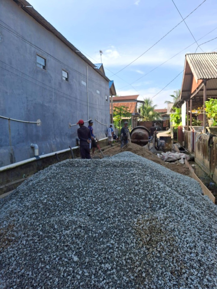 Giat, Minggu 20 Juli 2025 Monitoring Peninjauan Lokasi pada kegiatan Probebaya Tahun Anggaran 2025 bidang Sapras dalam Semenisasi Jalan di KH Wahid Hasyim RT 12 dihadiri oleh Kasi Ekbang, Pokmas Sempaja Barat beserta anggota dan Tim Pendamping Probebaya Bidang Infrastruktur.