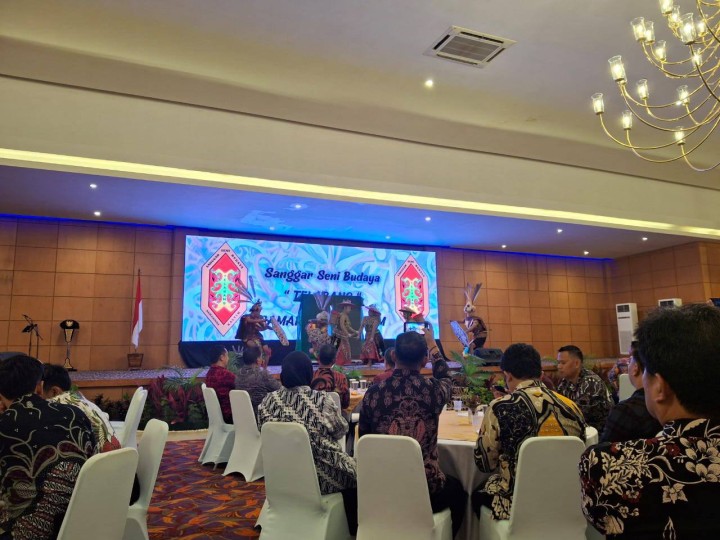 Giat, Minggu 20 Juli 2025 Menghadiri Peringatan Hari Koperasi ke 78 dan Syukuran Terbentuknya Koperasi Kelurahan Merah Putih serta Penyerahan Penghargaan Koperasi Sehat Binaan Kota Samarinda di Hotel Puri Senyiur Samarinda dihadiri Kasi Ekbang.