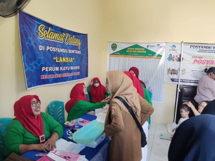 Giat, Senin 21 Juli 2025, Melaksanakan apel Senin pagi di kelurahan sempaja barat dipimpin oleh Kasi Tapem & Monitoring kegiatan Rutin Posyandu Bintang (Balita) di Perumahan Kayu Manis dihadiri Kasi Kesra.