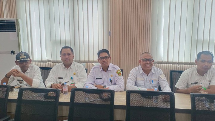 Giat, Senin 21 Juli 2025, Menghadiri Launching Kelembagaan Koperasi Desa/Kelurahan Merah Putih Provinsi Kalimantan Timur di Koperasi Merah Putih Lempake Jl. Magelang Kelurahan Lempake, Kecamatan Samarinda Utara dihadiri Lurah dan Kasi Ekbang & Menghadiri Rapat Sosialisasi Program GENTING (Gerakan Orang Tua Cegah Stunting) Kota Samarinda di Ruang Pertemuan Dinas Pendidikan dan Kebudayaan Kota Samarinda dihadiri Lurah.
