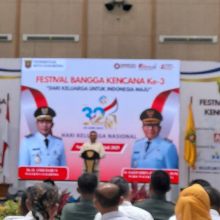 Giat, Rabu 23 Juli 2025 Menghadiri Festival Bangga Kencana ke 3 dalam rangka Hari Keluarga Nasional ke 32 Kota Samarinda Tahun 2025 dengan Tema "dari Keluarga untuk Indonesia Maju" subtema " Penguatan Peran Keluarga dalam Mendukung Generasi Berencana Menuju Keluarga Berkualitas " di Indoor For Segiri dihadiri Lurah.