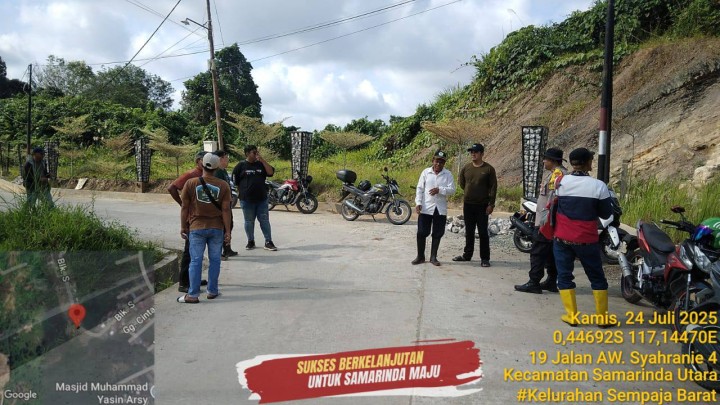 Giat, Kamis 24 Juli 2025 Peninjauan ke lokasi adanya rencana pematangan lahan oleh pemilik lahan di wilayah RT. 02 jln AW. Syahranie dihadiri Kasi Tapem beserta staf, Babinsa, Bhabinkamtibmas, Ketua RT 01 dan Ketua RT 02.