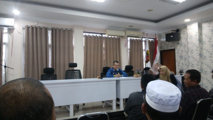 Giat siang, Jum'at 25 Juli 2025 Menghadiri Rapat Persiapan HUT RI ke 80 di Aula Kantor Kecamatan Samarinda Utara dihadiri Kasi Tapem.