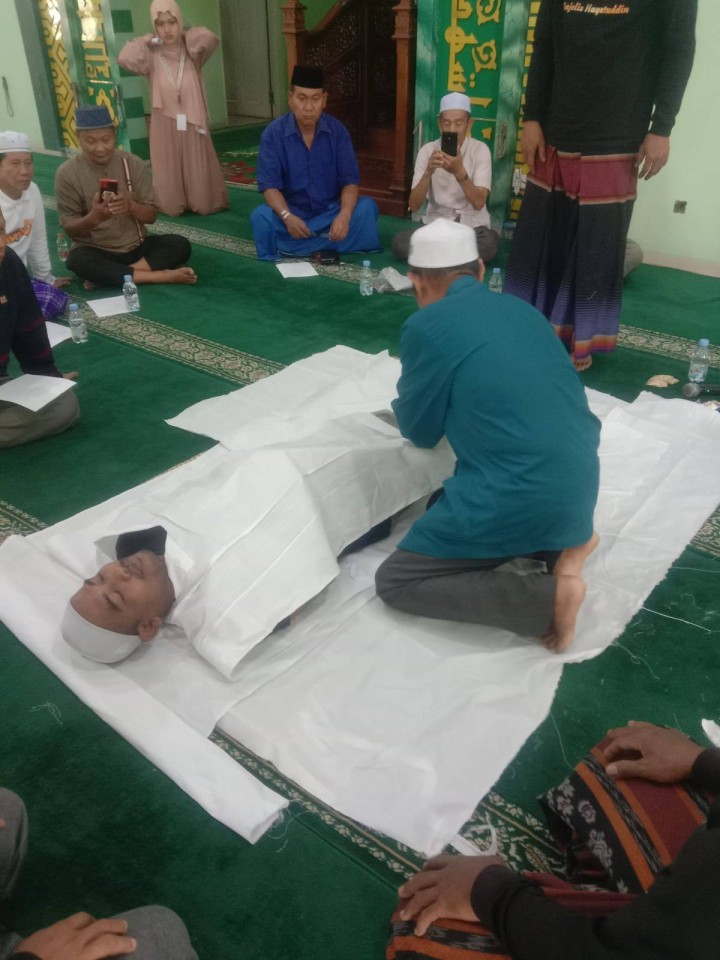 Giat, Sabtu 26 Juli 2025 Sosialisasi Pelatihan Fardhu Kifayah kepada warga RT 04 pada kegiatan Probebaya bidang Pemberdayaan Tahun Anggaran 2025 ‎di Masjid Ustambul Al-Misran Kelurahan Sempaja Barat dihadiri Narasumber, Pendamping Probebaya Non Infrastruktur, Ketua Pokmas beserta anggota dan Ketua RT.