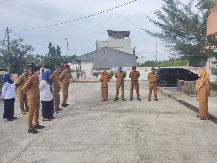 Giat, Senin 28 Juli 2025 Melaksanakan apel Senin pagi di kelurahan sempaja barat dipimpin oleh Kasi Kesra.