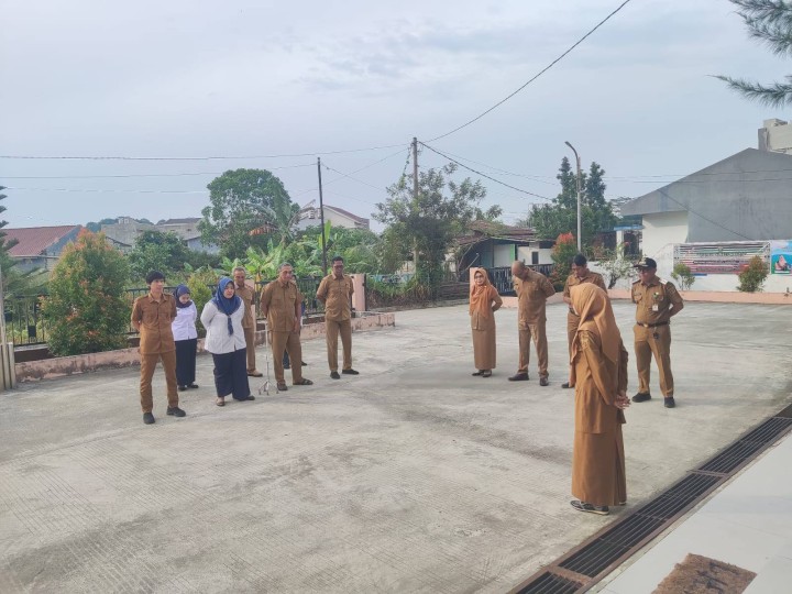Giat, Senin 28 Juli 2025 Melaksanakan apel Senin pagi di kelurahan sempaja barat dipimpin oleh Kasi Kesra.