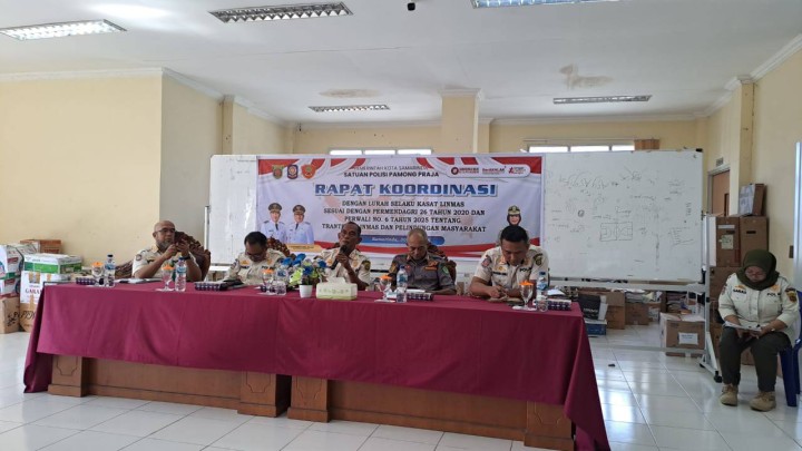 Giat, Rabu 30 Juli 2025, Menghadiri Rapat Koordinasi Kasat Linmas Se-Kota Samarinda di ruang rapat Pertemuan Lt 3 Kantor Satpol PP Samarinda dihadiri Lurah & Mengikuti Zoom Meeting High Level Meeting TPID Kota Samarinda diikuti Kasi Kesra.